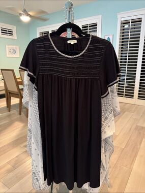 Max Studio Black Short-Sleeve Dress with White Printed Capelet